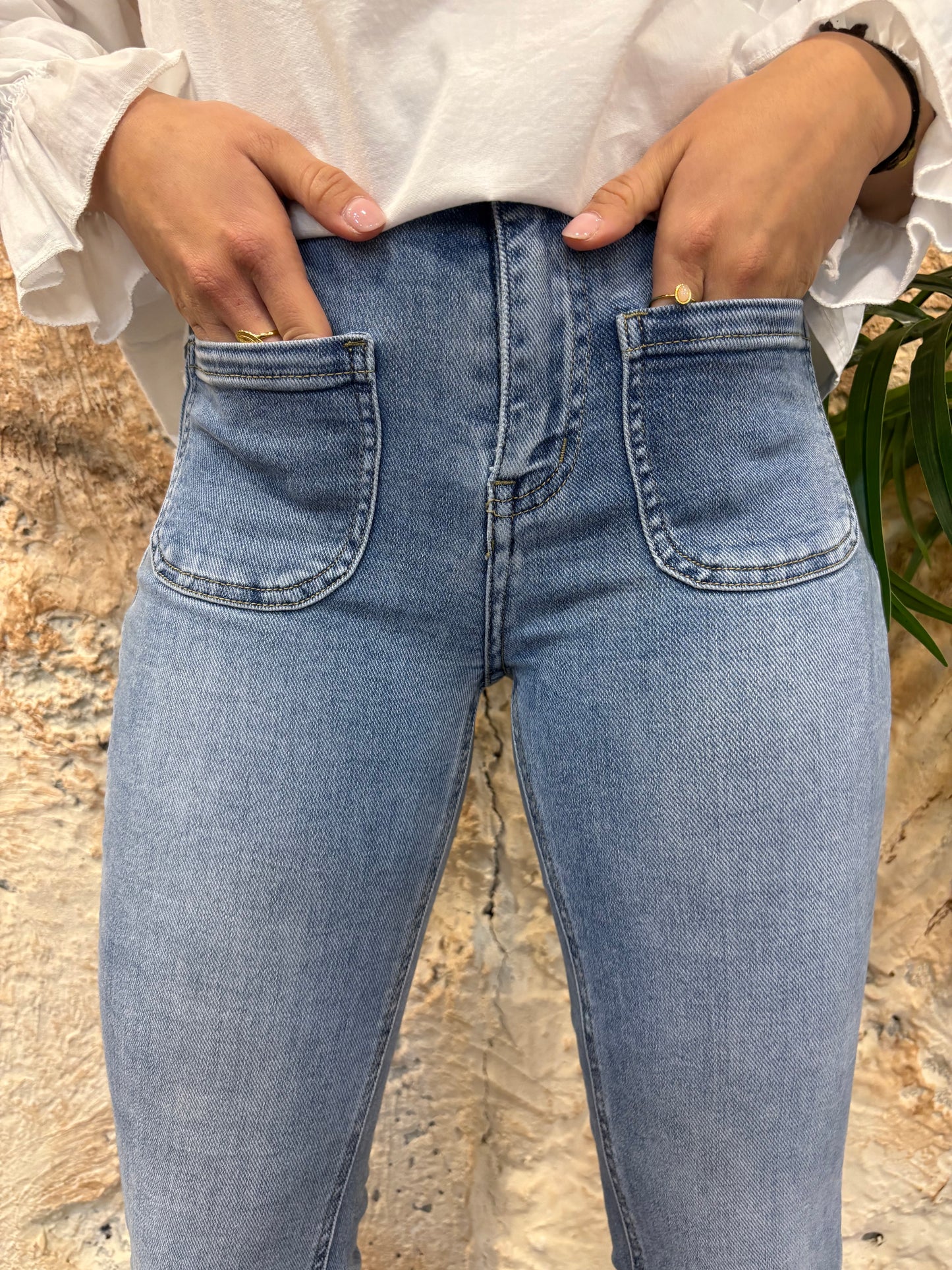 JEANS BOLSILLOS CAMPANA CLAROS