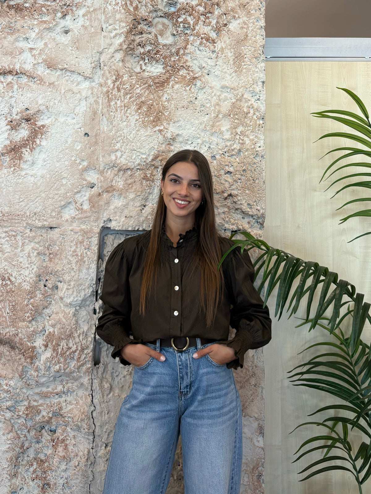 CAMISA CUELLO PANEL DE ABEJA MARRÓN