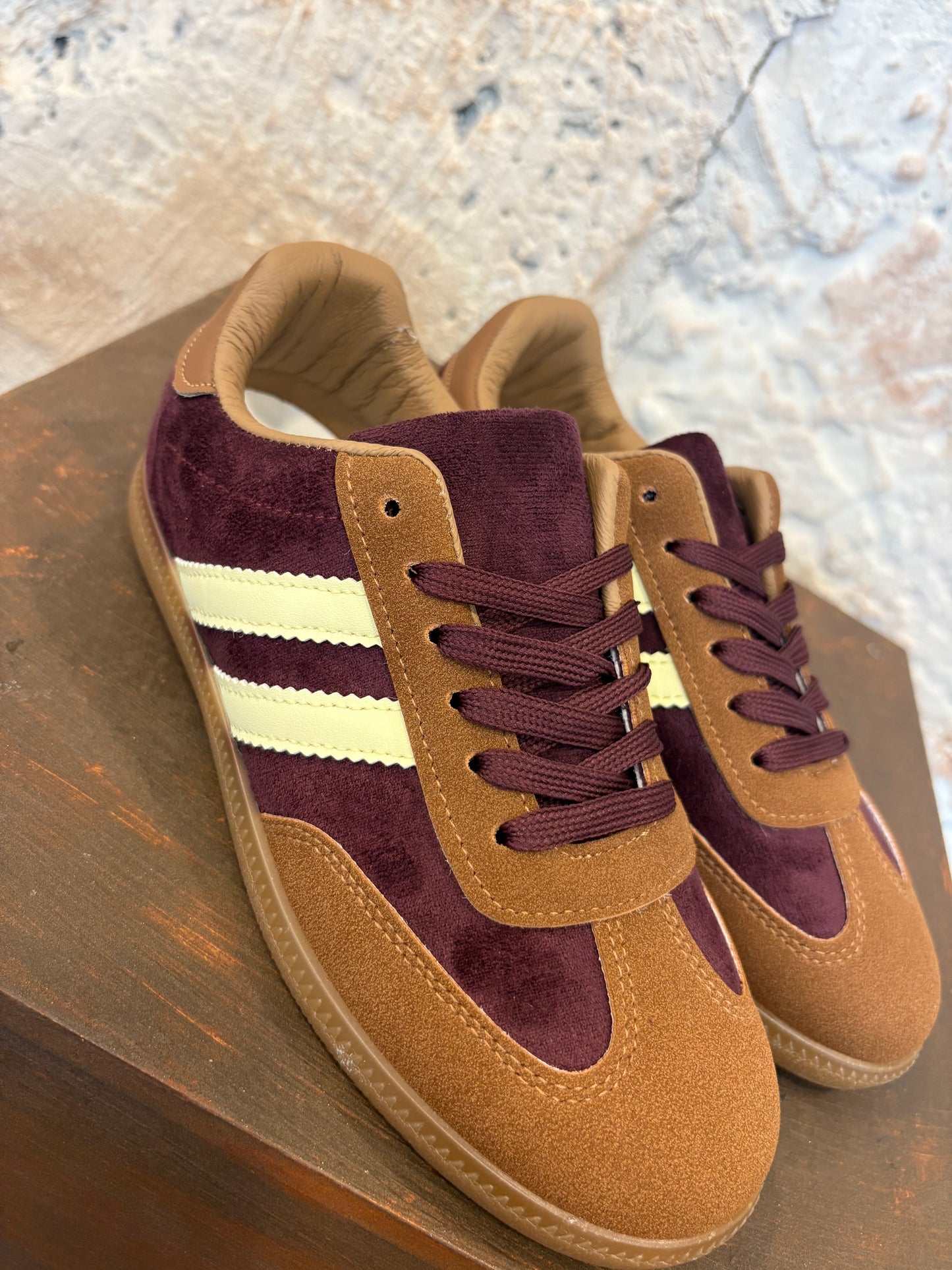 ZAPATILLAS DEPORTIVAS BURDEOS