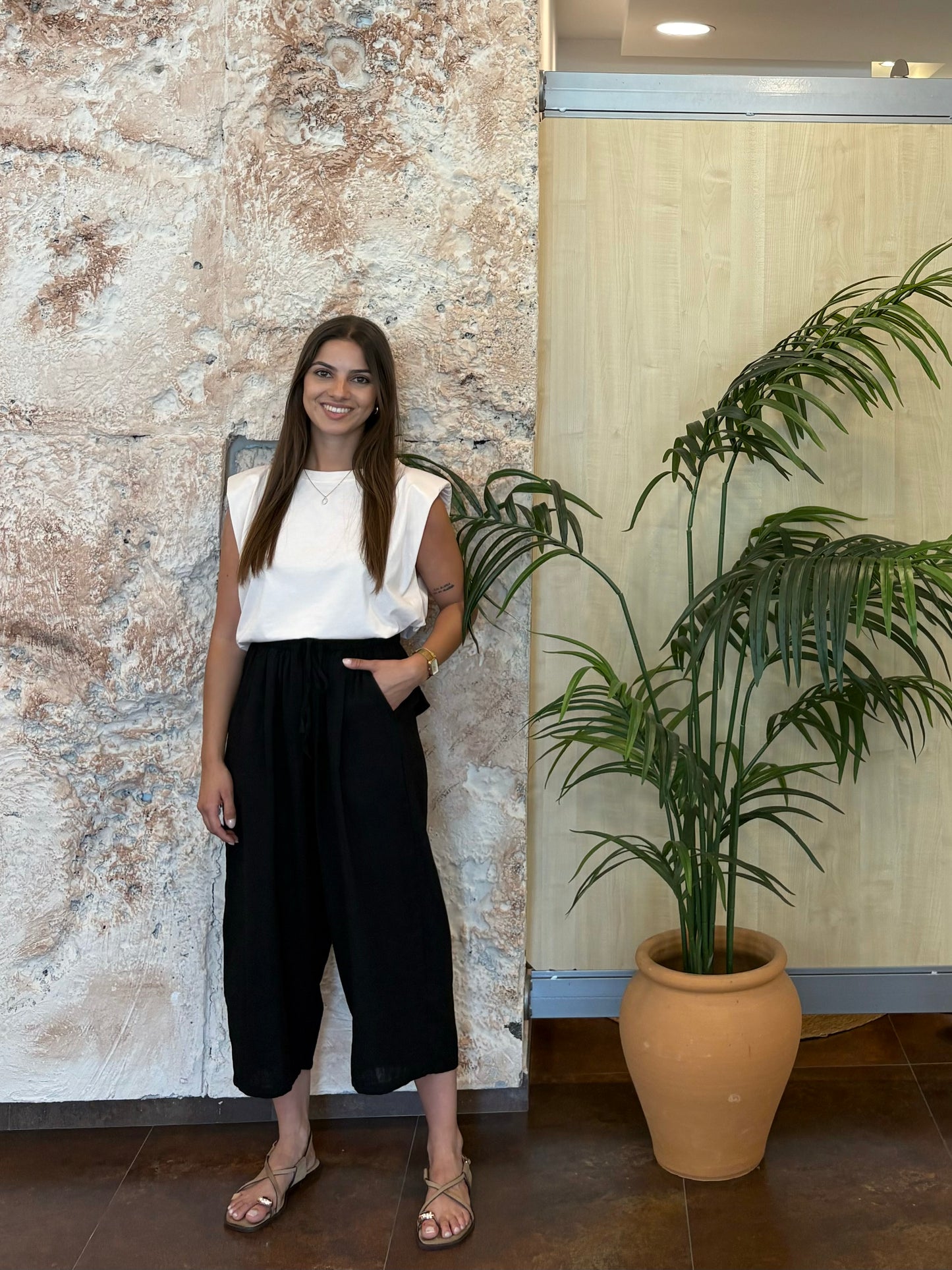 PANTALÓN CROPPED ANCHO NEGRO