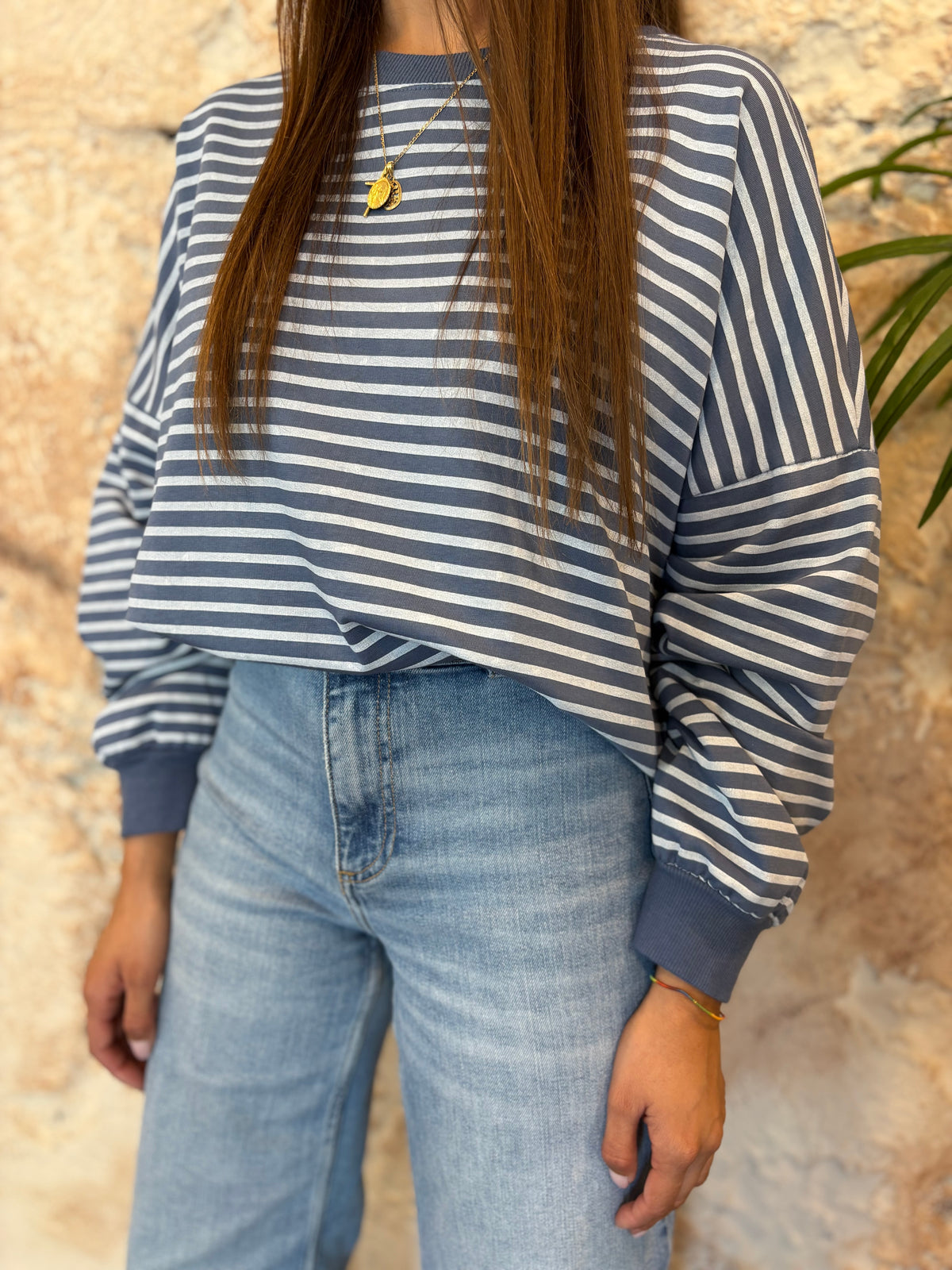 SUDADERA BÁSICA CUELLO REDONDO RAYAS CELESTE - BLANCA