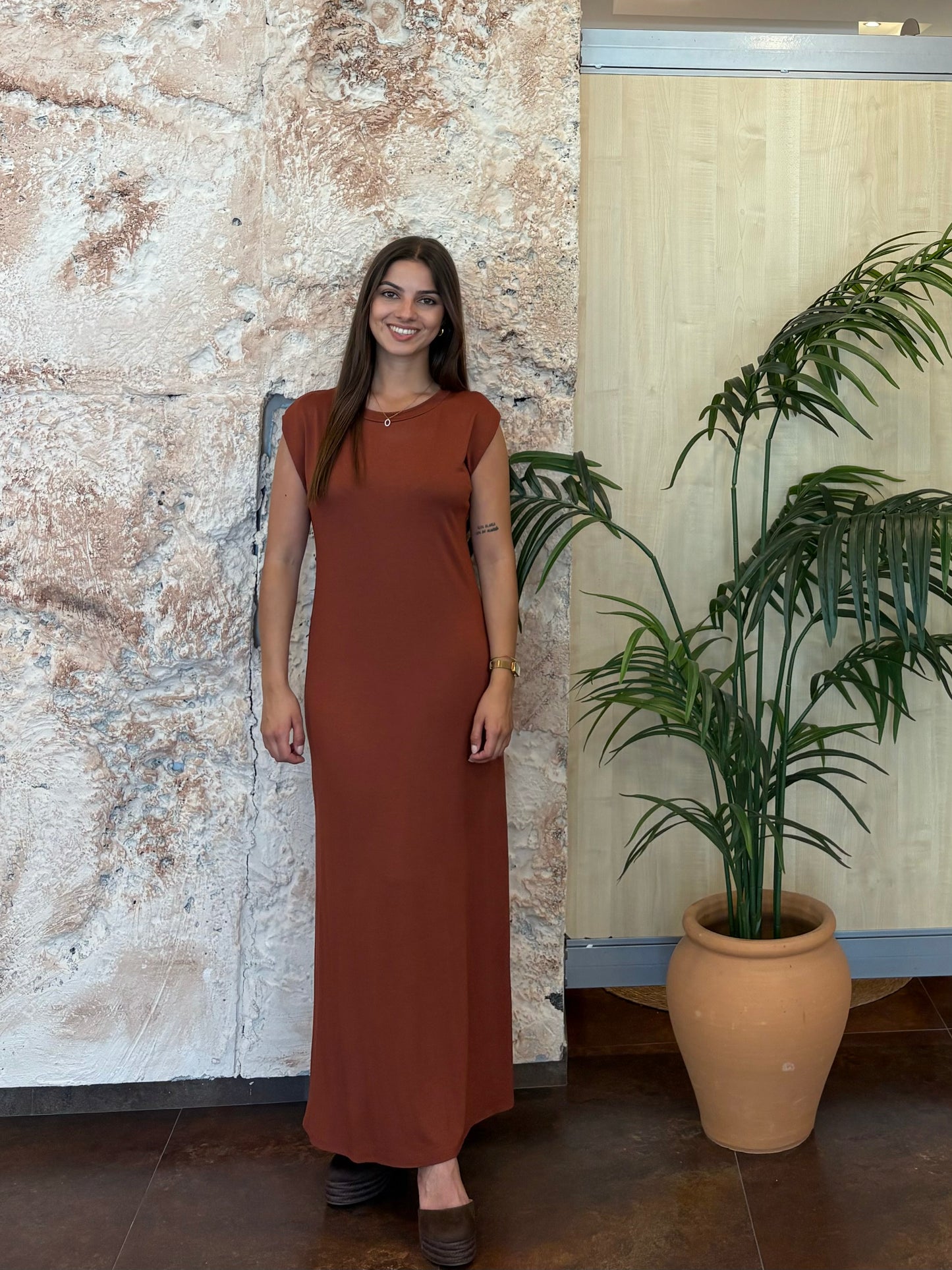 VESTIDO LARGO BÁSICO TEJA
