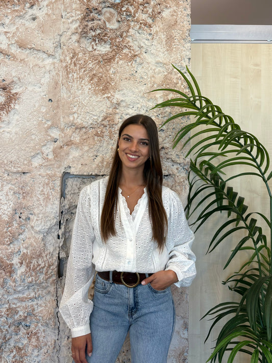 CAMISA ENCAJE CALADO Y DETALLE PUNTILLA FLORAL BLANCA