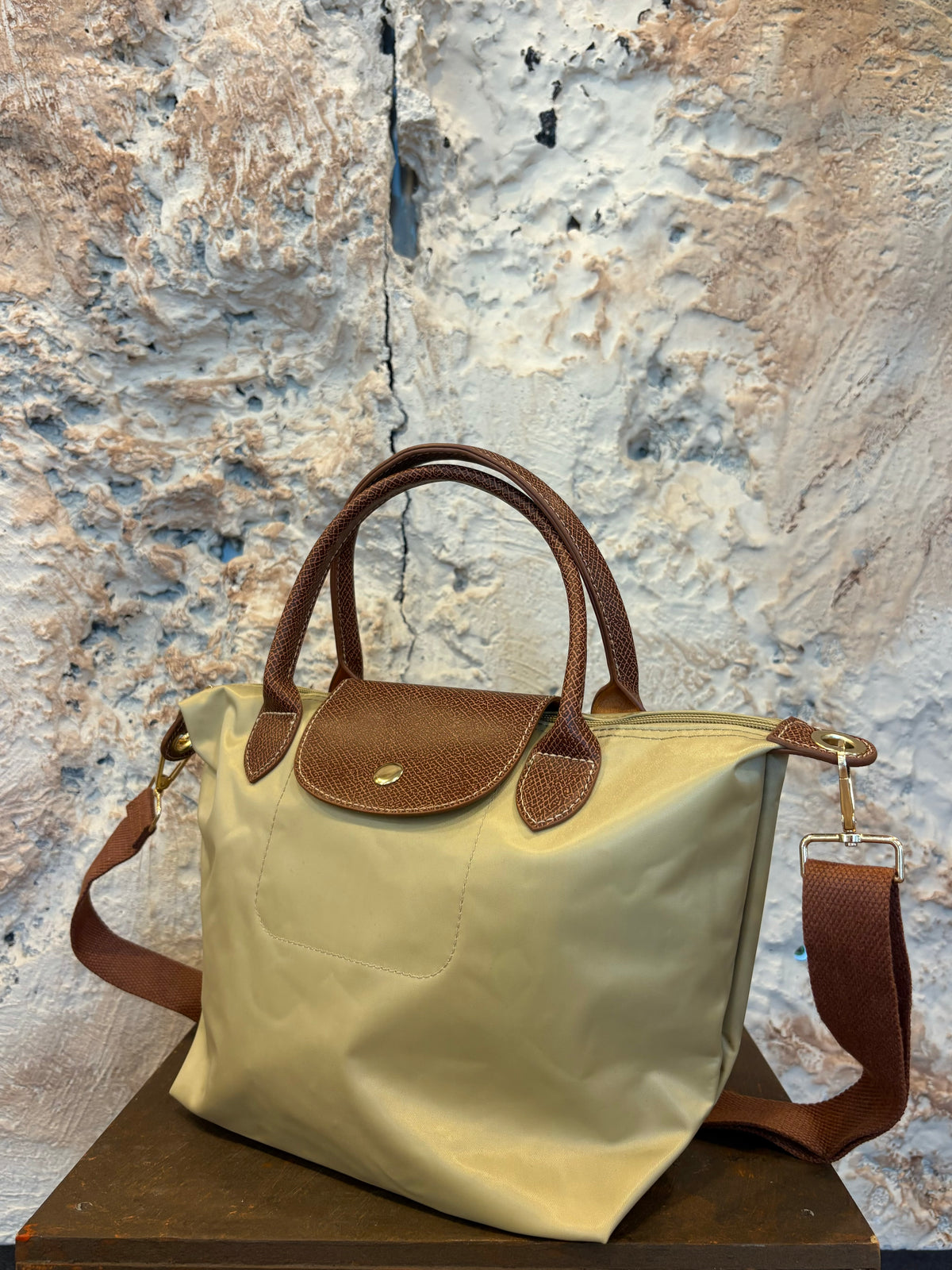 BOLSO BEIGE DETALLE CAMEL