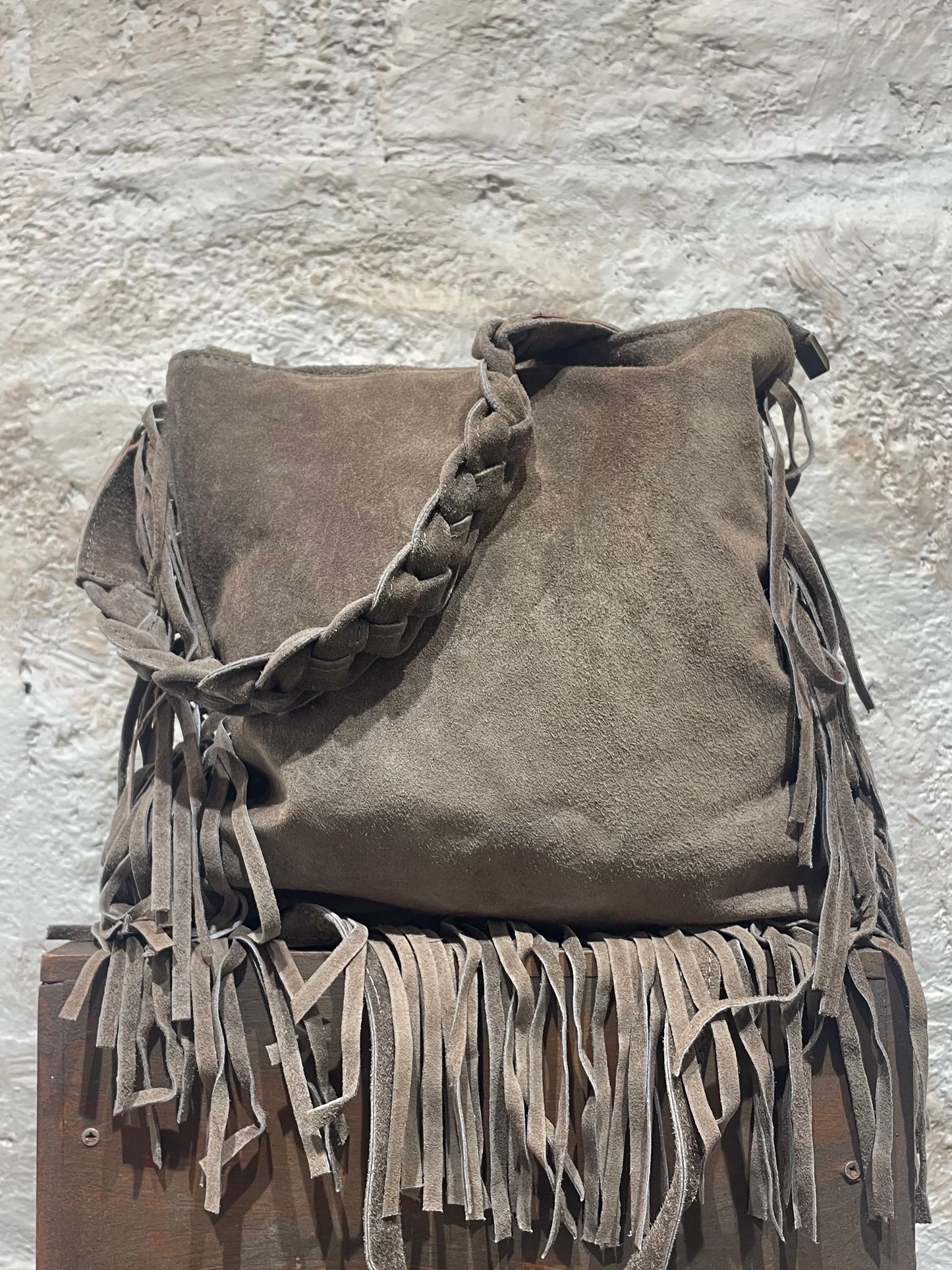 BOLSO PIEL ASA TRAENZADA TAUPE