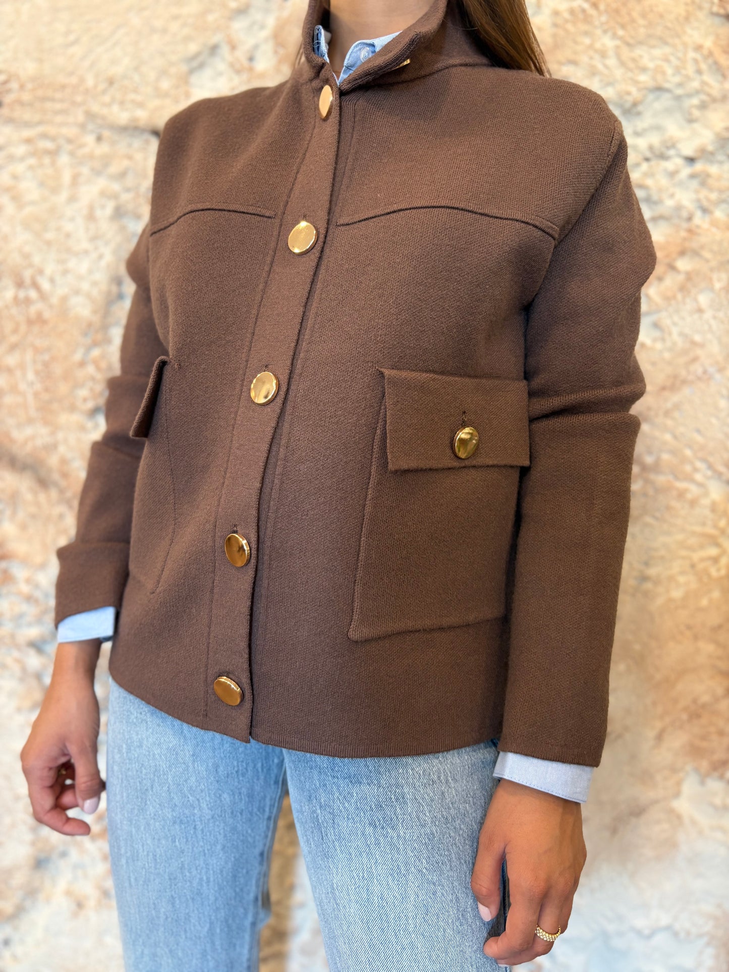 CARDIGAN BOLSILLO BOTONES DORADOS MARRÓN