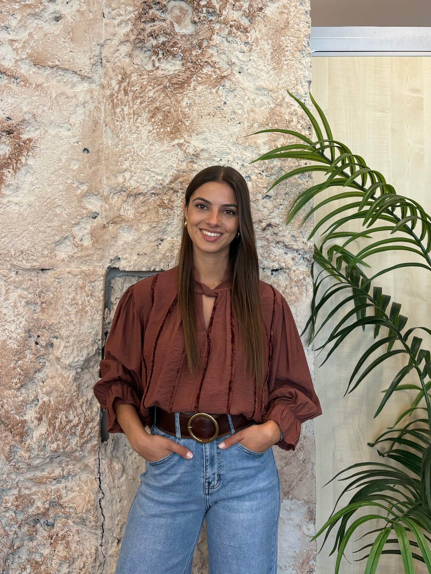 BLUSA CUELLO HALTER DETALLE TERCIOPELO TEJA
