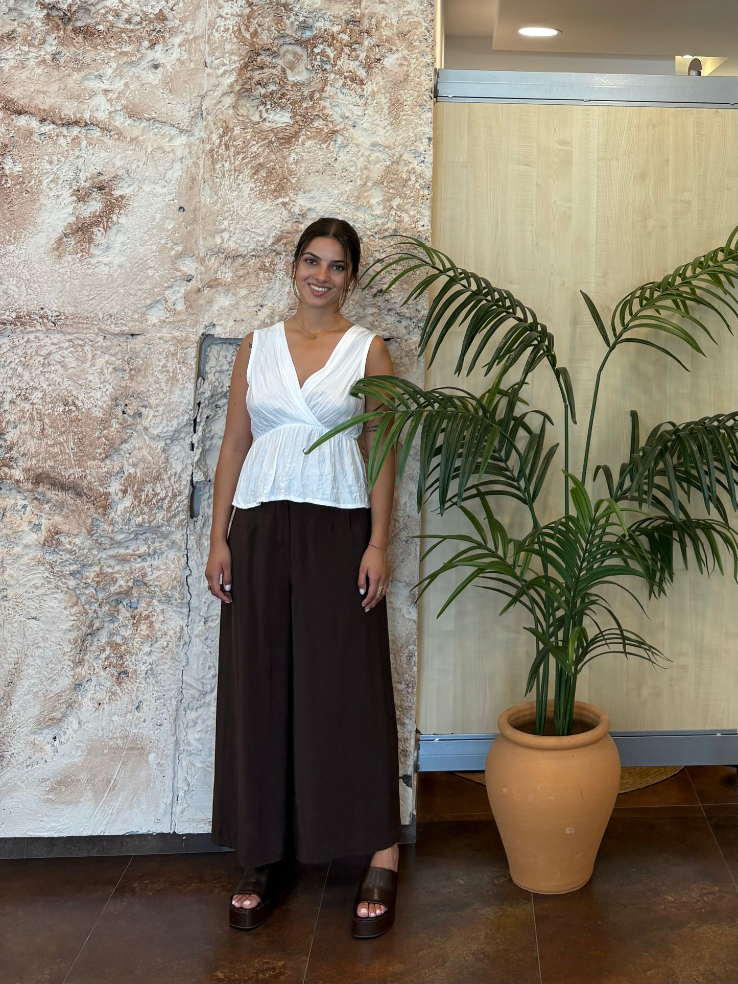 PANTALÓN DE PINZA PALAZZO MARRÓN