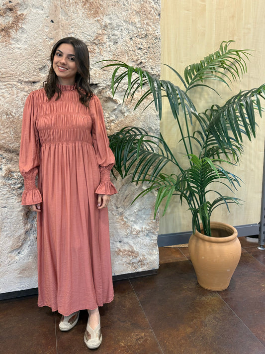 VESTIDO LARGO PANEL CUELLO RIZO CORAL