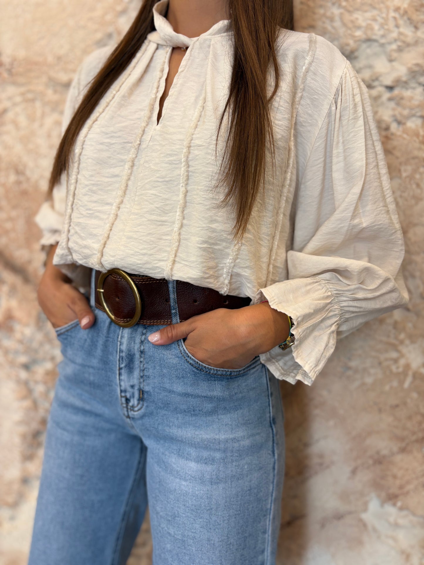 BLUSA CUELLO HALTER DETALLE TERCIOPELO BEIGE