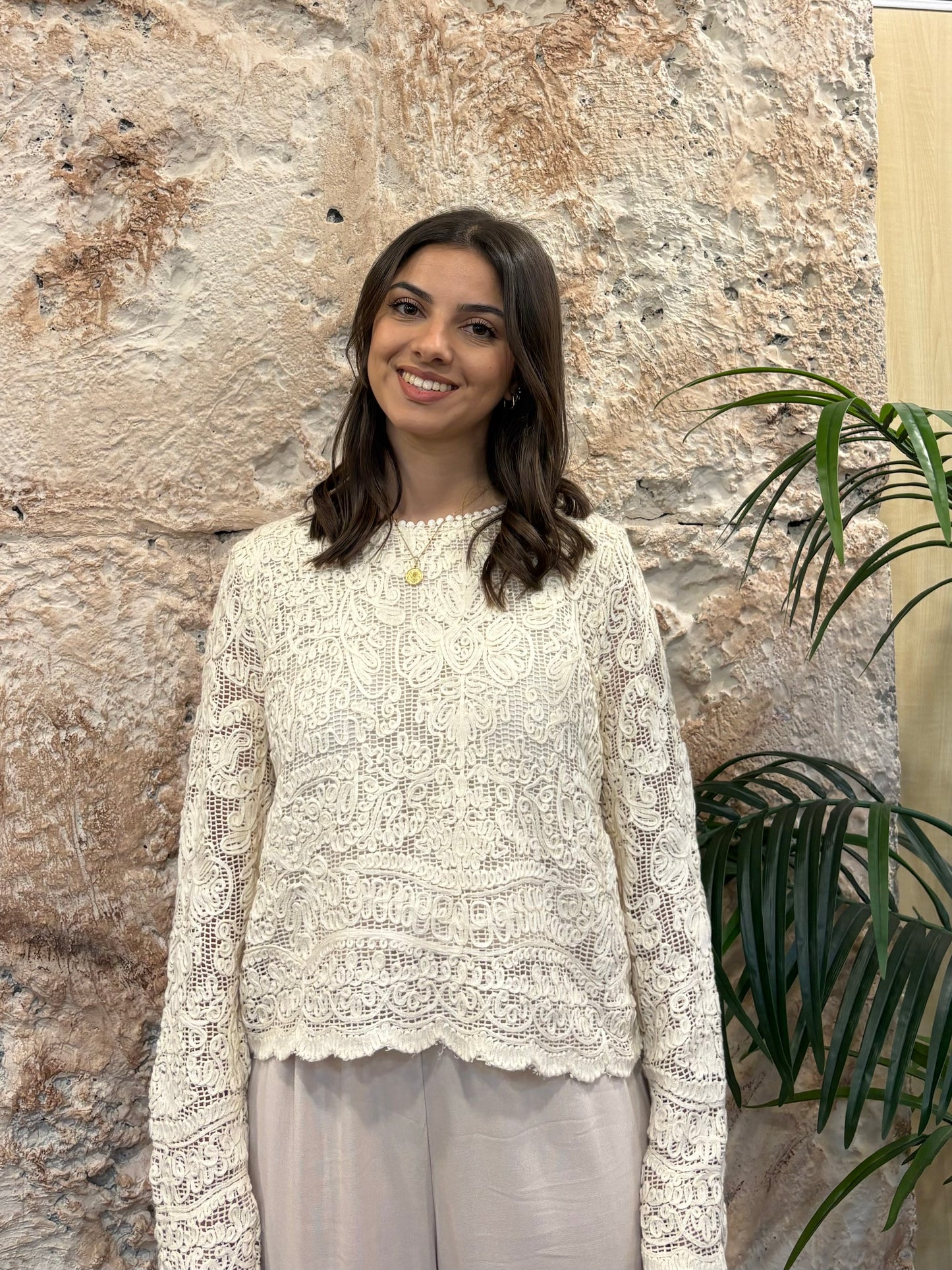 BLUSA MANGA LARGA HILO CALADO BEIGE