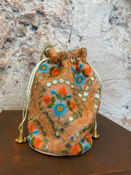 BOMBONERA CORAL BORDADOS