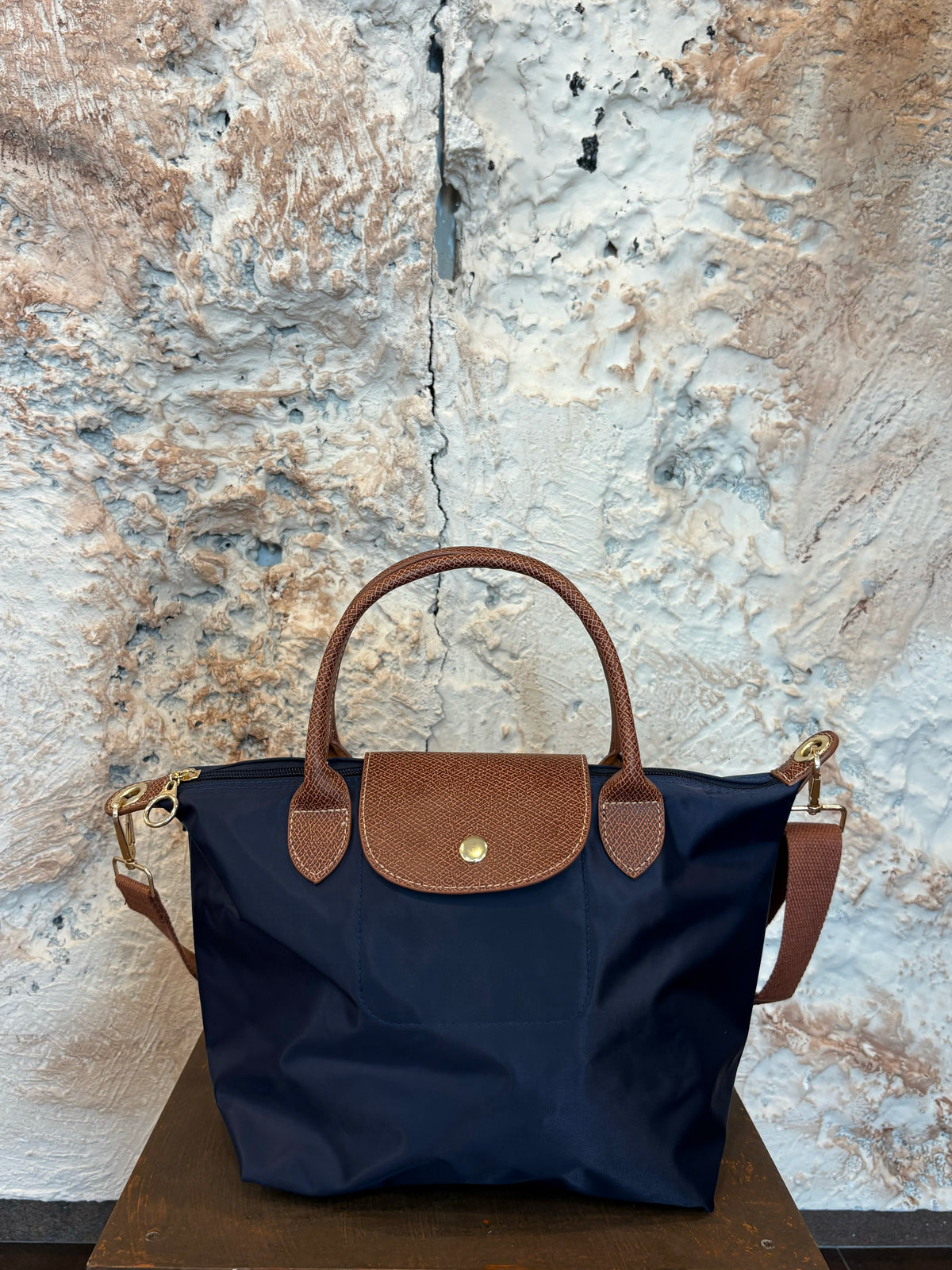 BOLSO AZUL DETALLE CAMEL