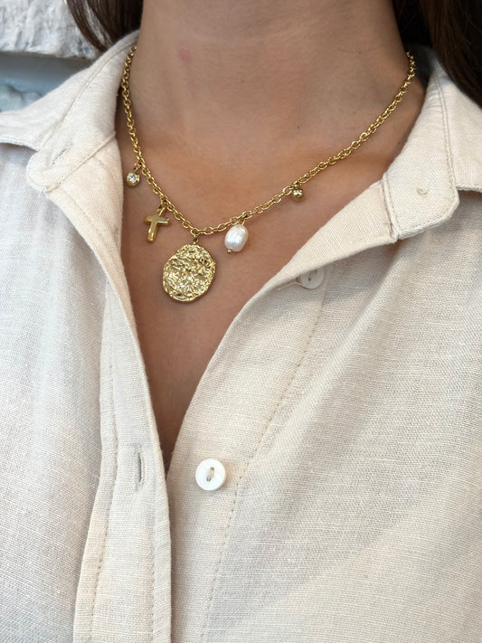 COLLAR CHARMS CHAPA Y PERLA