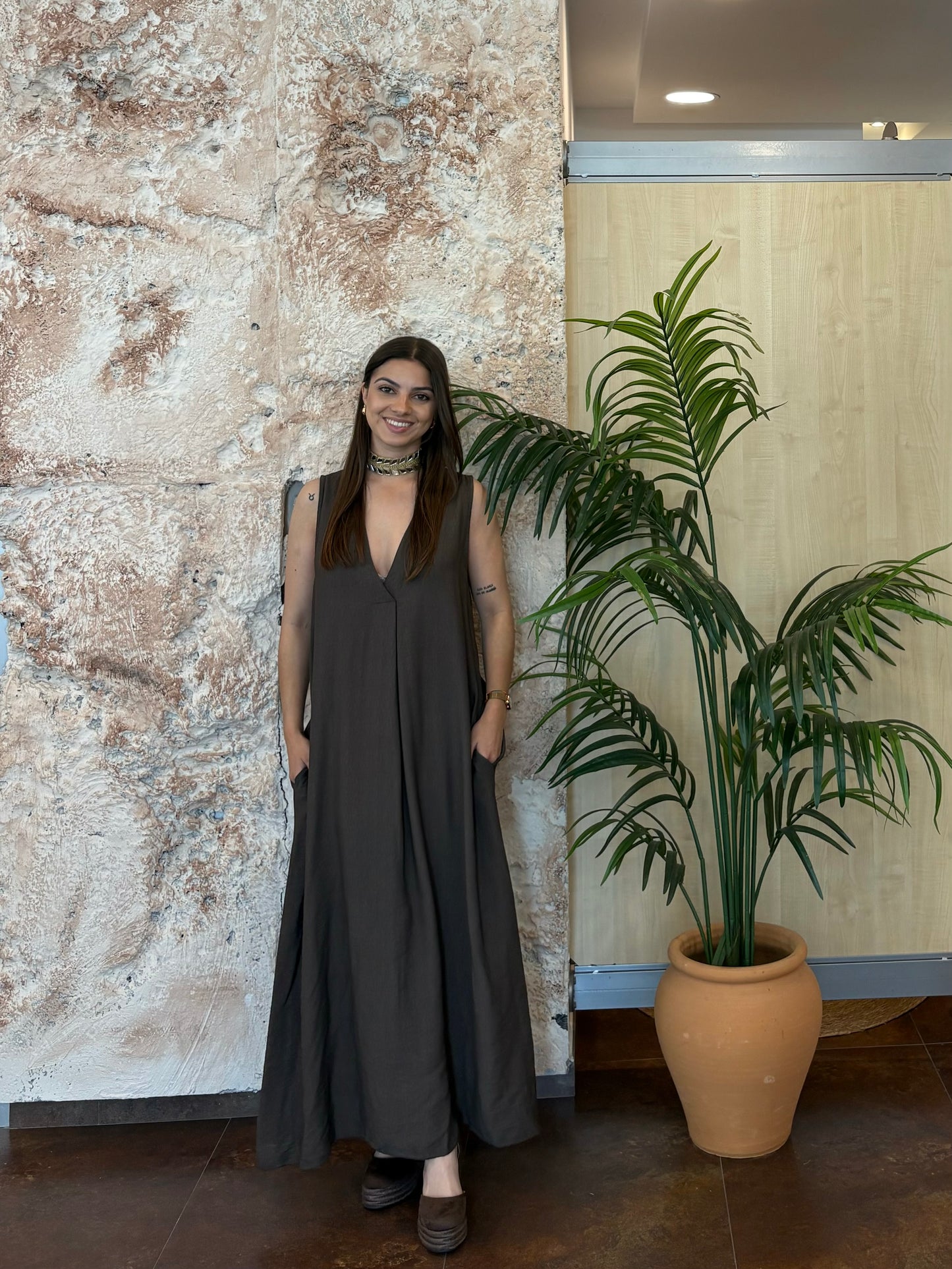 VESTIDO LARGO FLUIDO MARRÓN