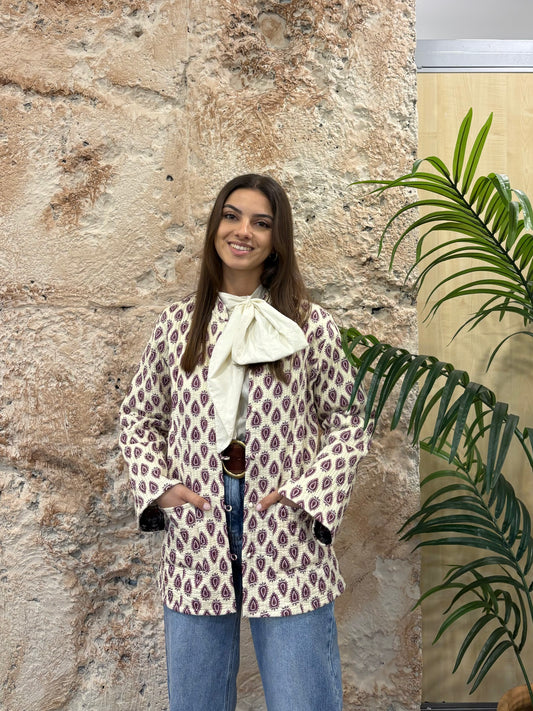 CHAQUETA ACOLCHADA ESTAMPADA CRUDO-LILA