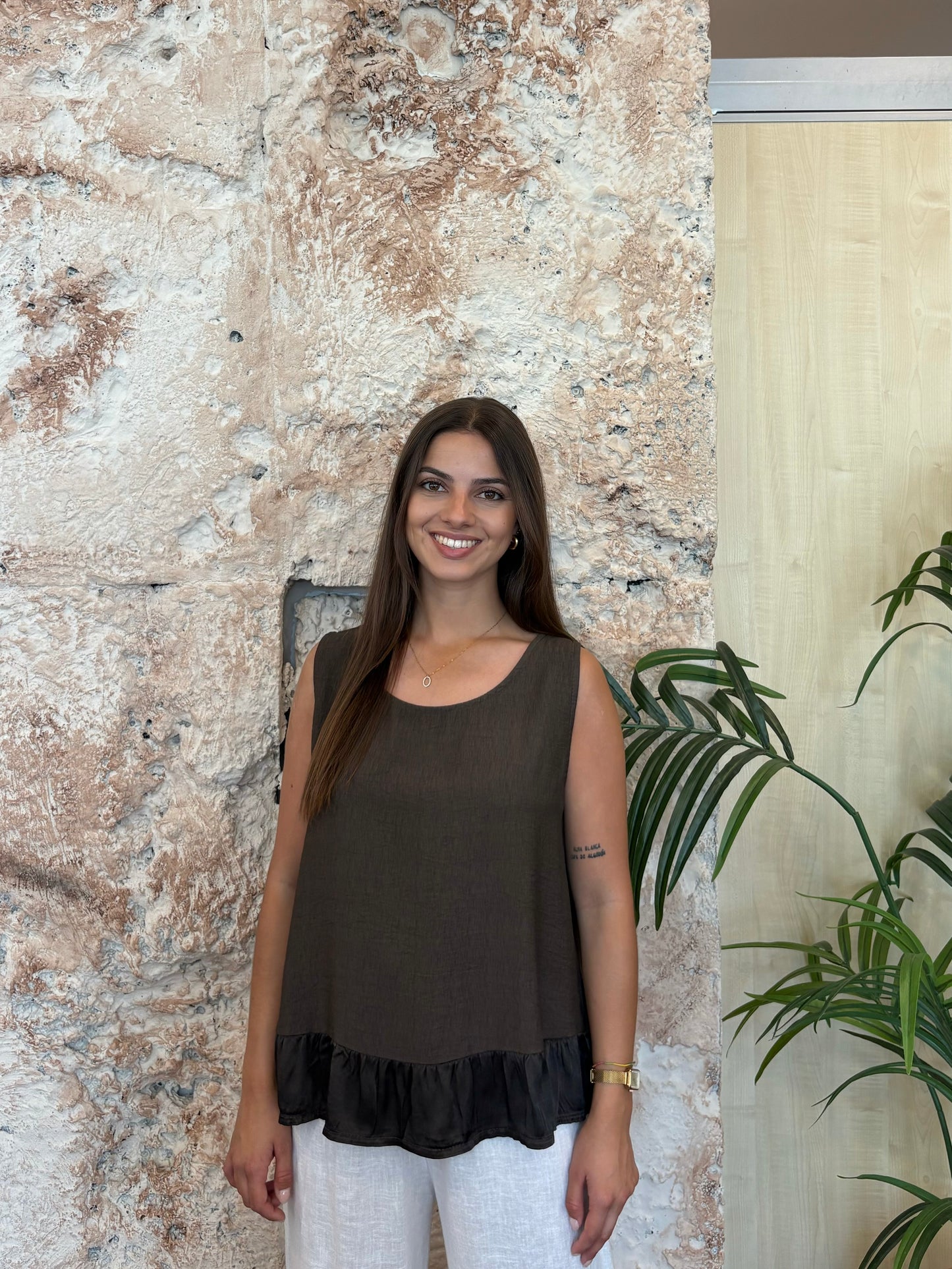 BLUSA TIRANTE DETALLE SATEN MARRÓN