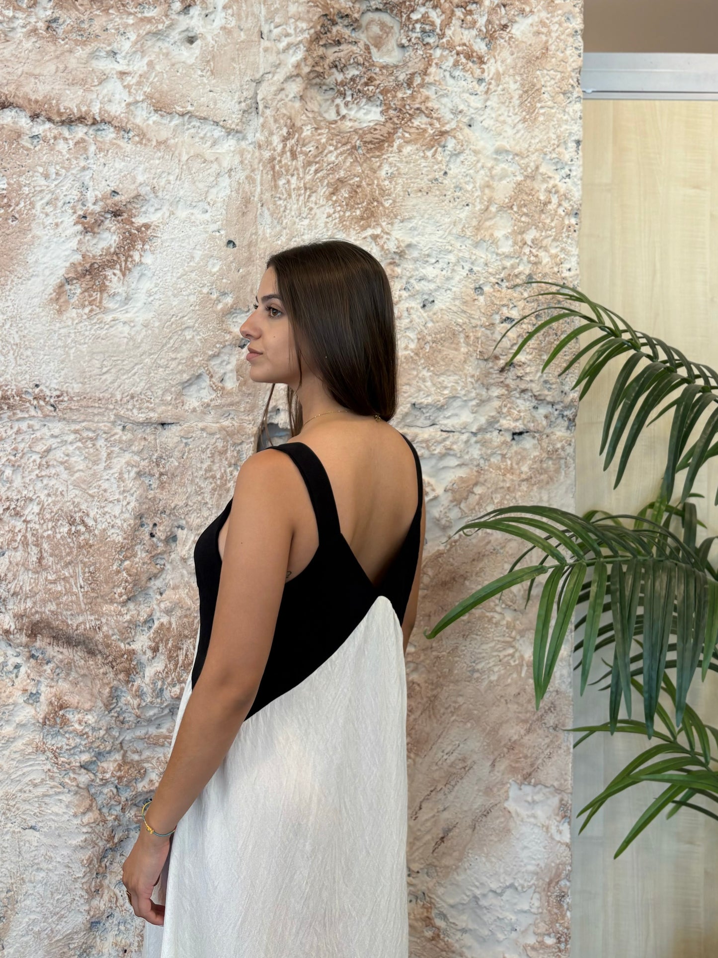 VESTIDO FLUIDO TIRANTE ANCHO NEGRO-CRUDO