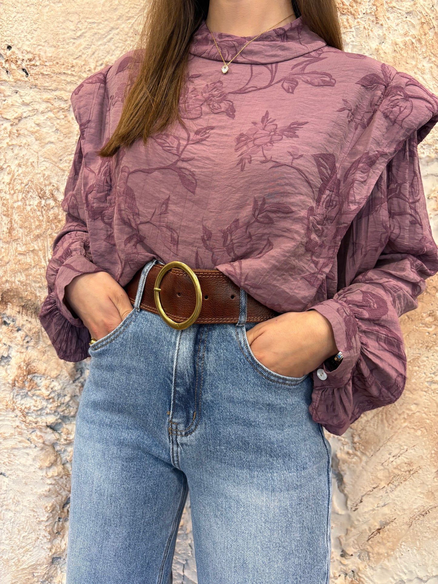BLUSA MORADA BORDADOS CON HOMBRERAS