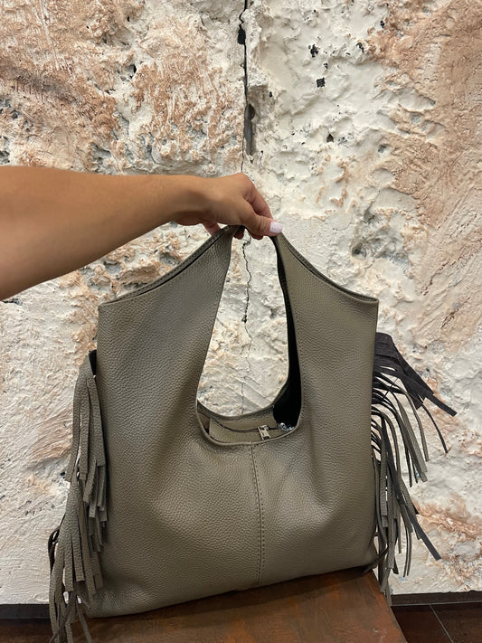 BOLSO DE PIEL VERDE CON FLECOS