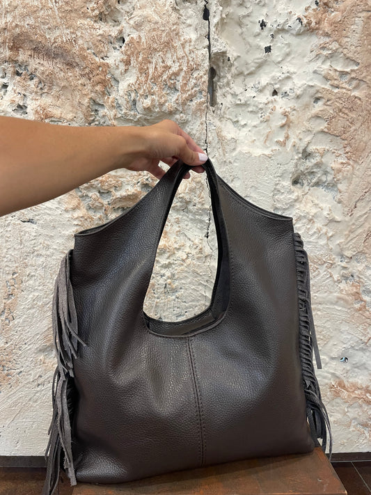 BOLSO DE PIEL MARRÓN CON FLECOS