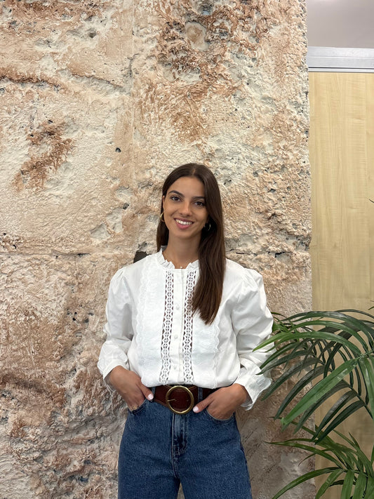 CAMISA BLANCA FRANJA CON BORDADOS