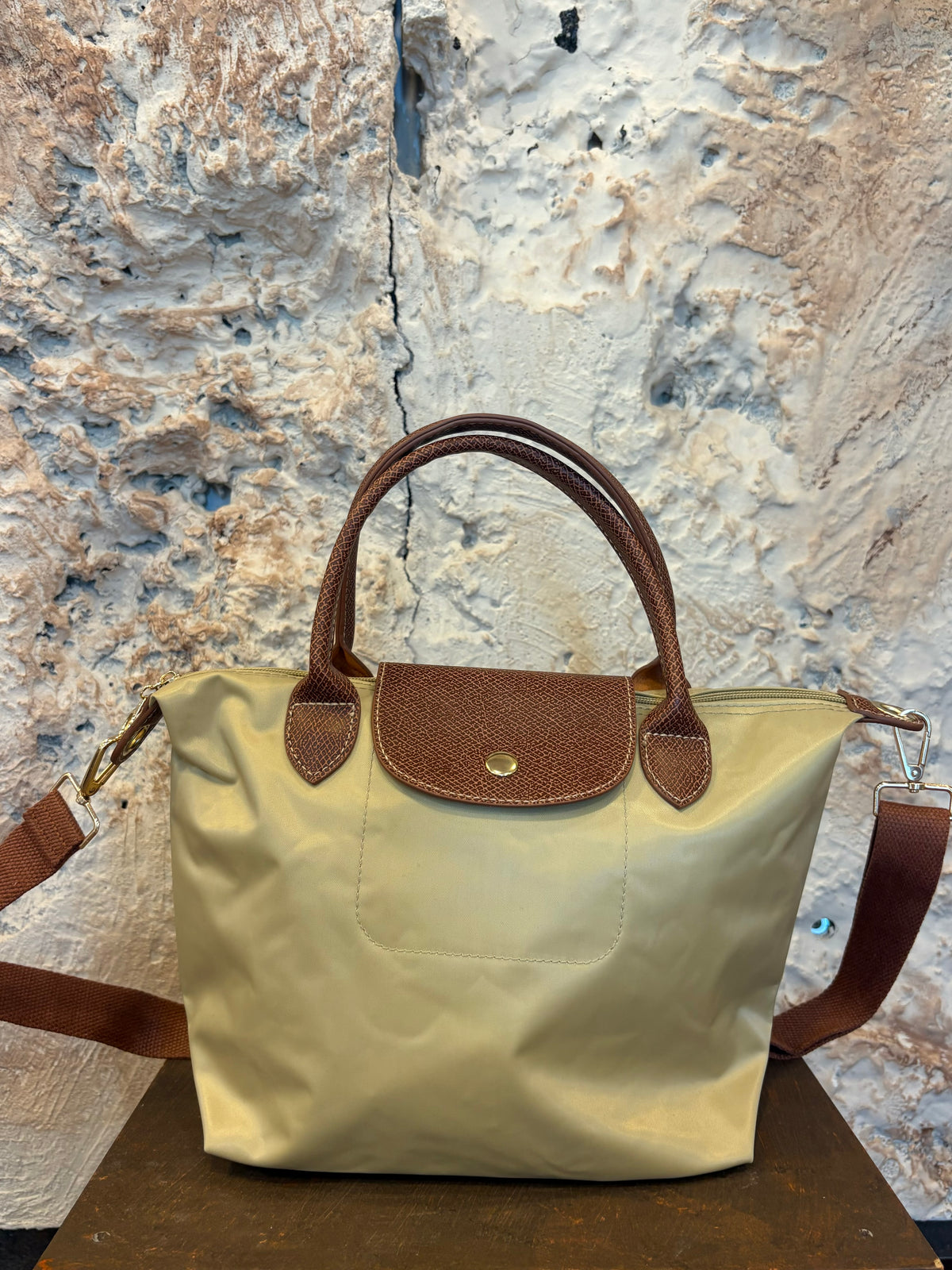 BOLSO BEIGE DETALLE CAMEL
