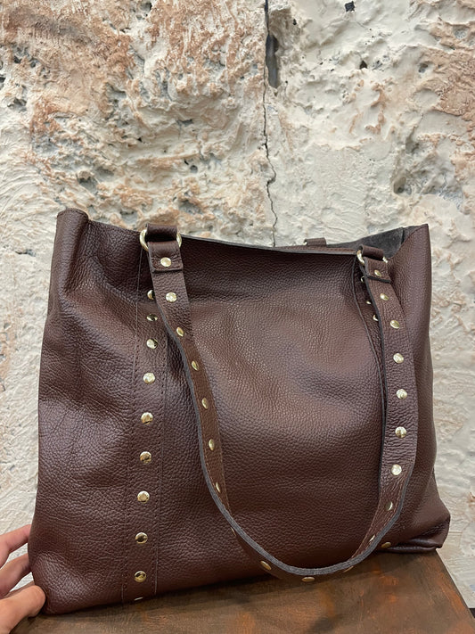 SHOPPER PIEL MARRÓN CON TACHAS