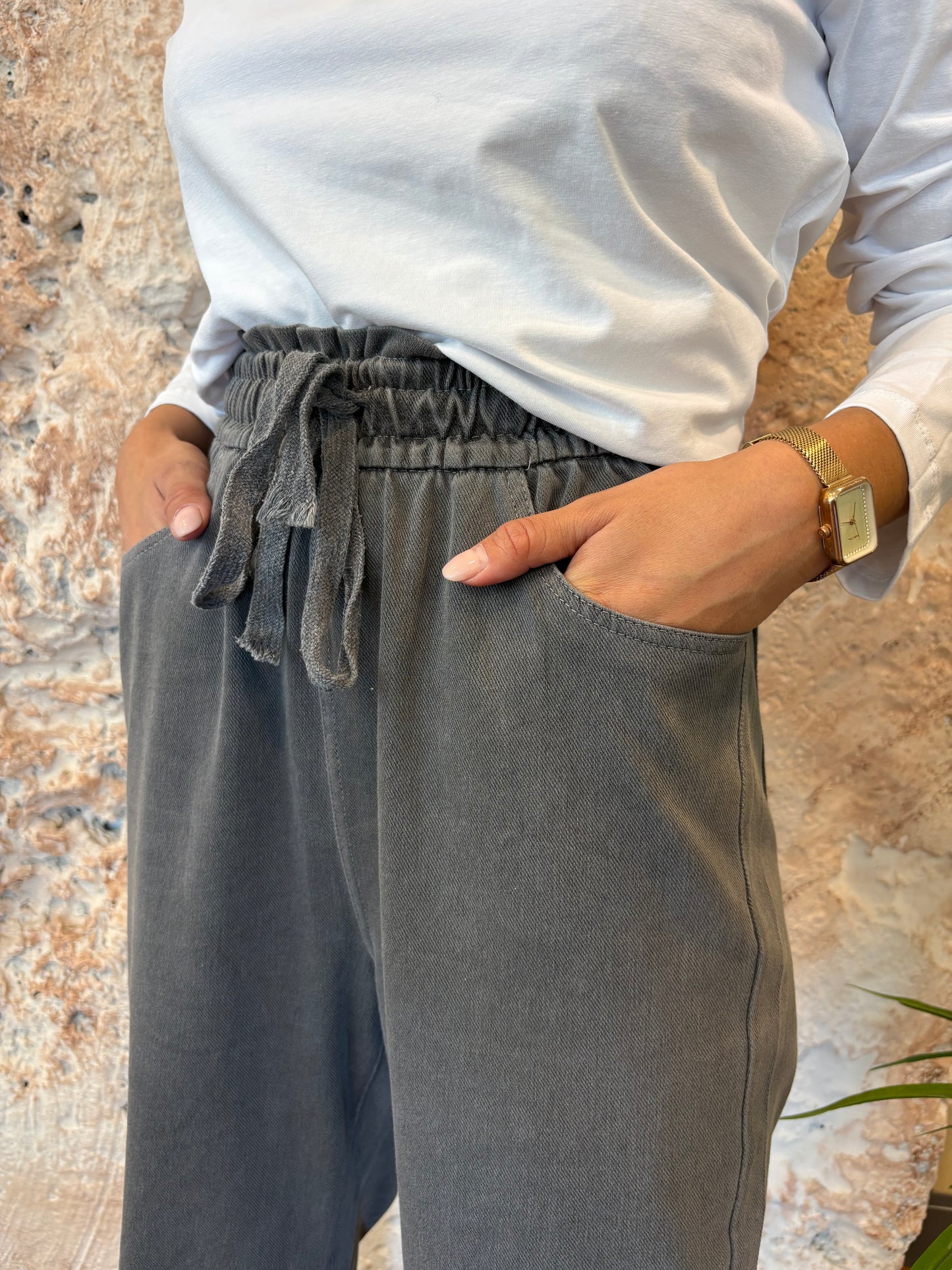 PANTALÓN CONFY RECTO GRIS