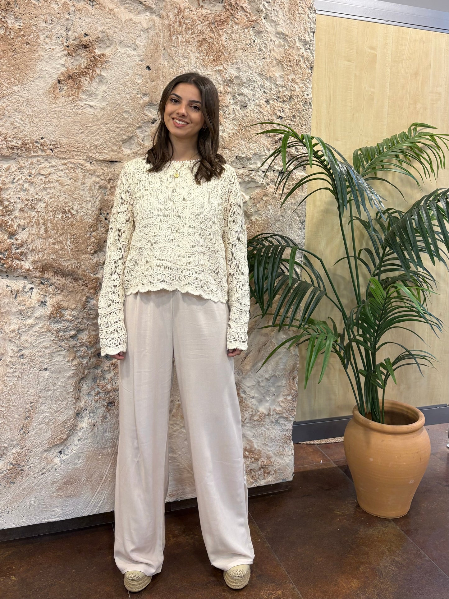 PANTALÓN RECTO FLUIDO BEIGE