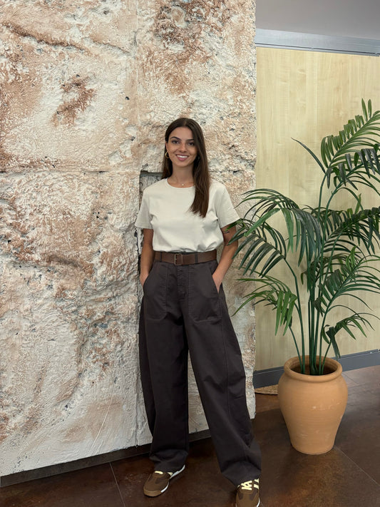 PANTALÓN MOMFIT CON BOLSILLOS MARRÓN