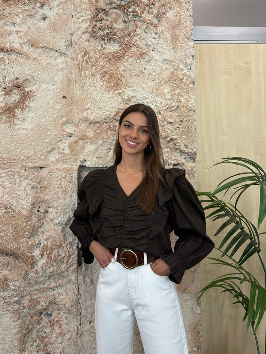 BLUSA DRAPEADA VOLANTE MARRÓN