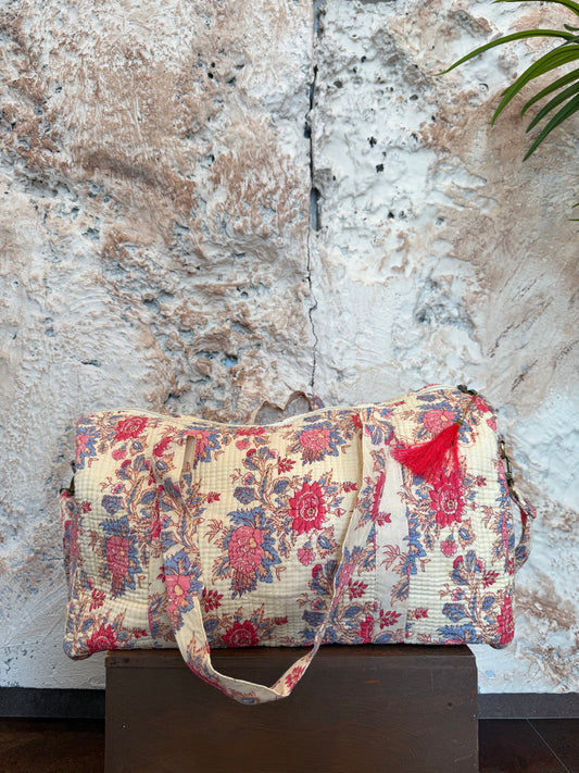 BOLSO VIAJE CRUDO CON FLORES ROSAS
