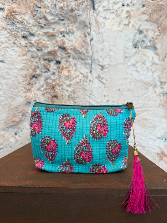 NECESER TURQUESA CON FLORES ROSAS