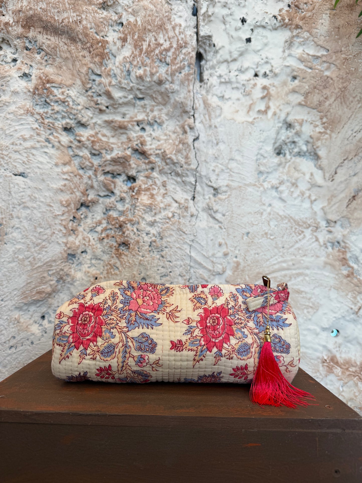 ESTUCHE GRANDE CRUDO CON FLORES ROSAS