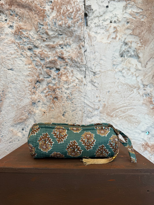 ESTUCHE PEQUEÑO VERDE CON FLORES MARRONES