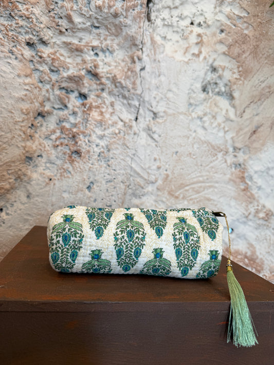 ESTUCHE PEQUEÑO BEIGE CON FLORES VERDES