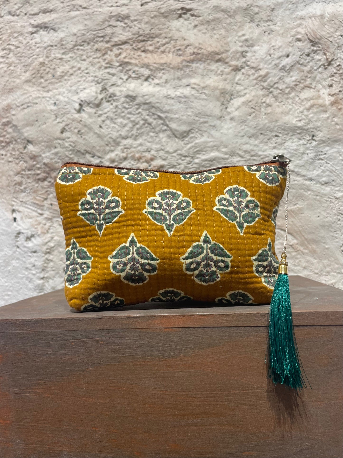 NECESER ESTAMPADO MOSTAZA