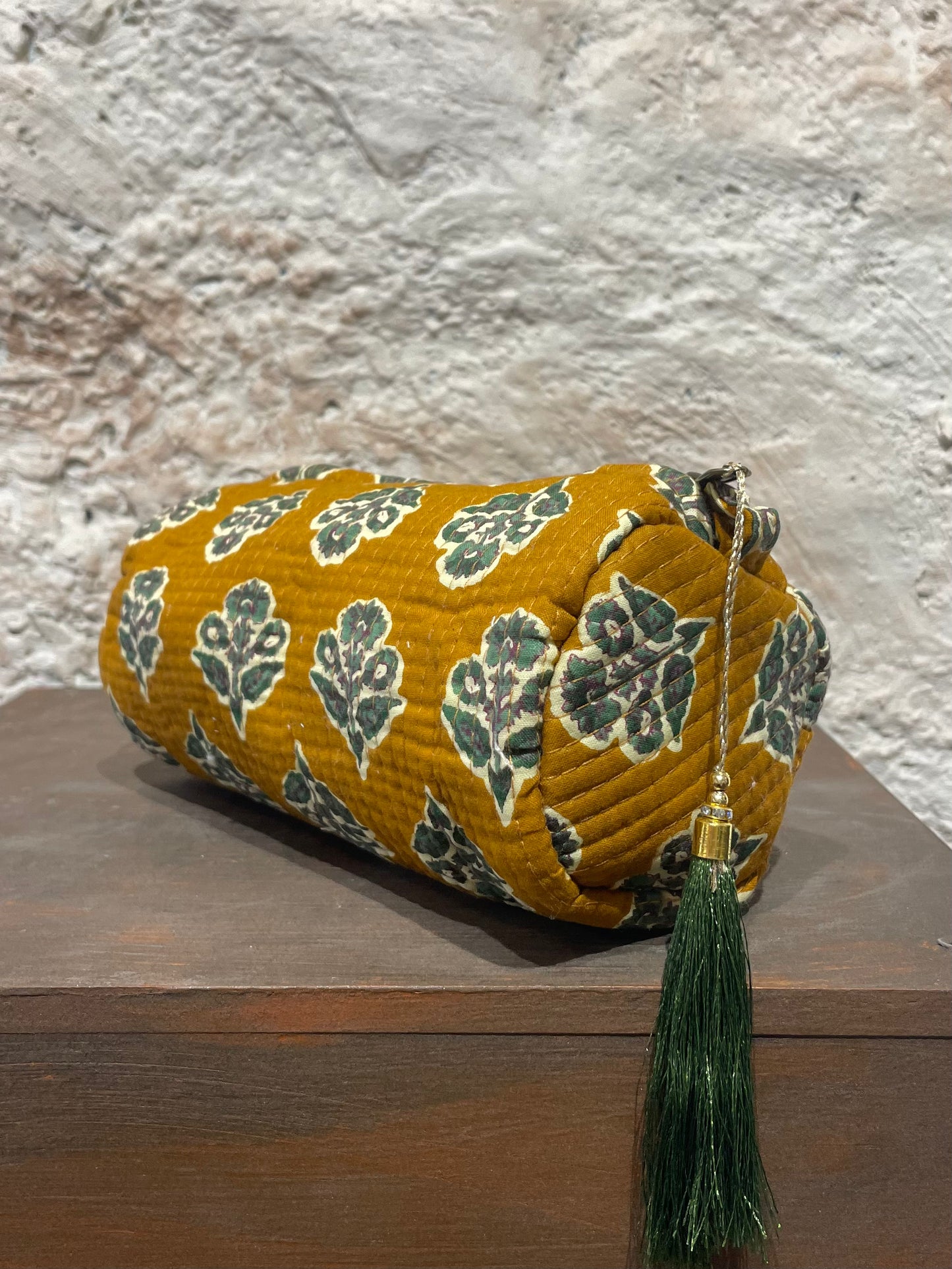 ESTUCHE PEQUEÑO ESTAMPADO MOSTAZA