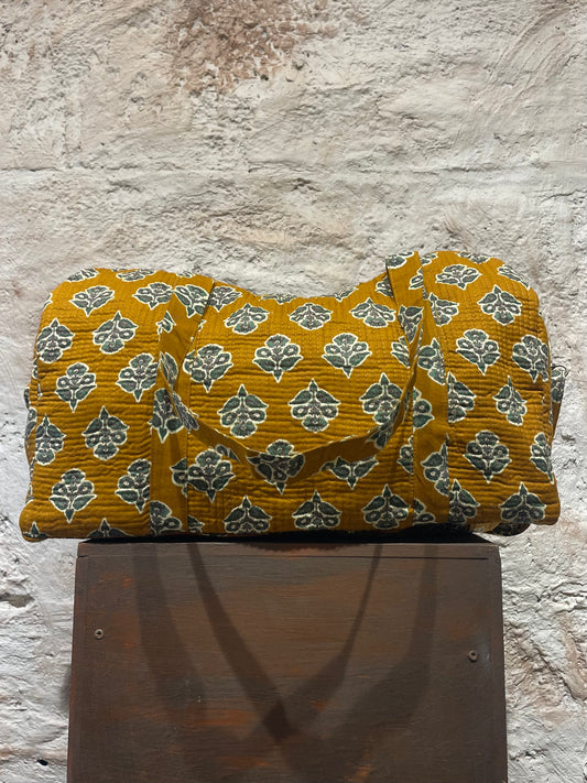 BOLSO VIAJE ESTAMPADO MOSTAZA