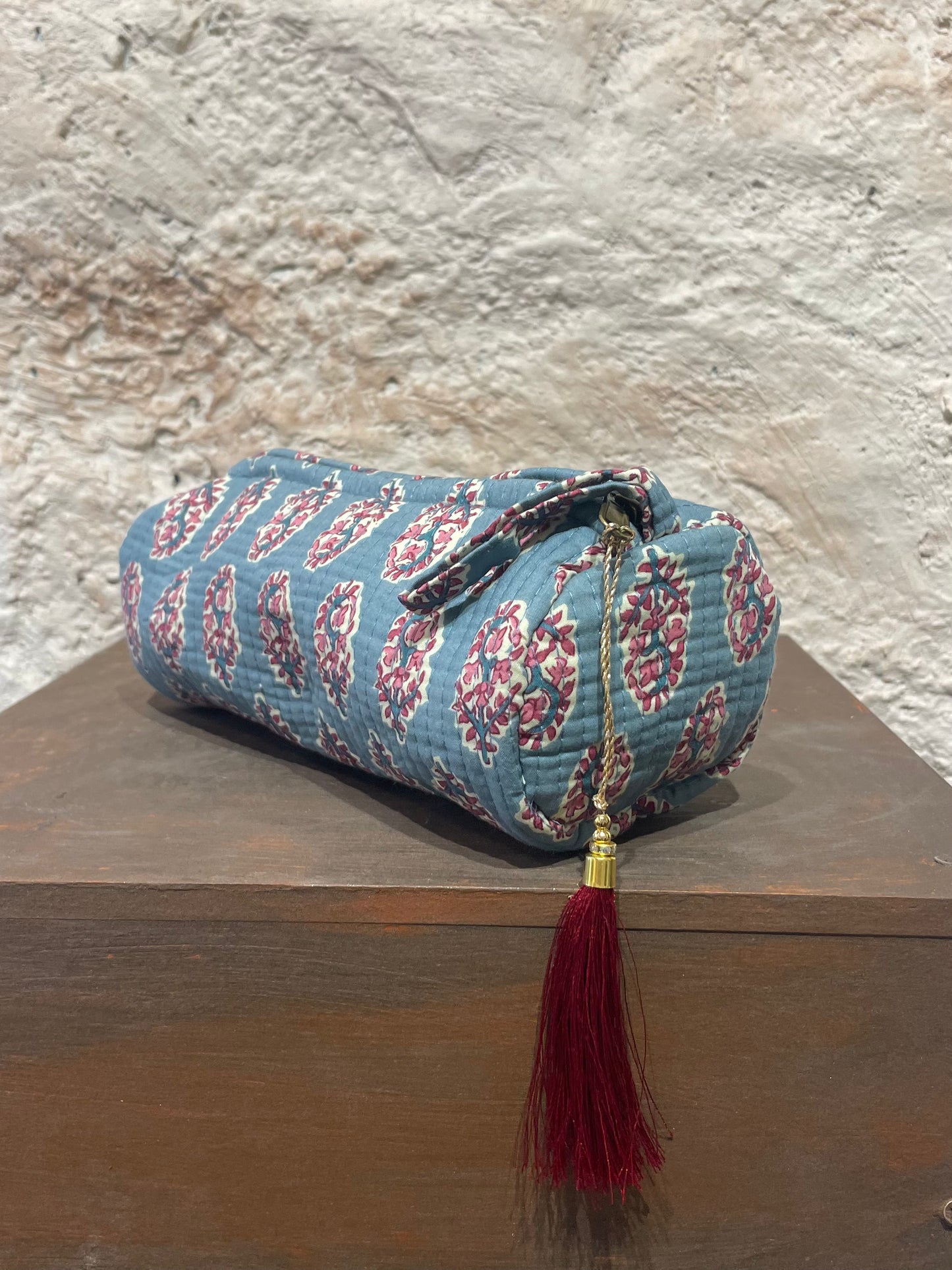 ESTUCHE PEQUEÑO ESTAMPADO AZUL PETROLEO
