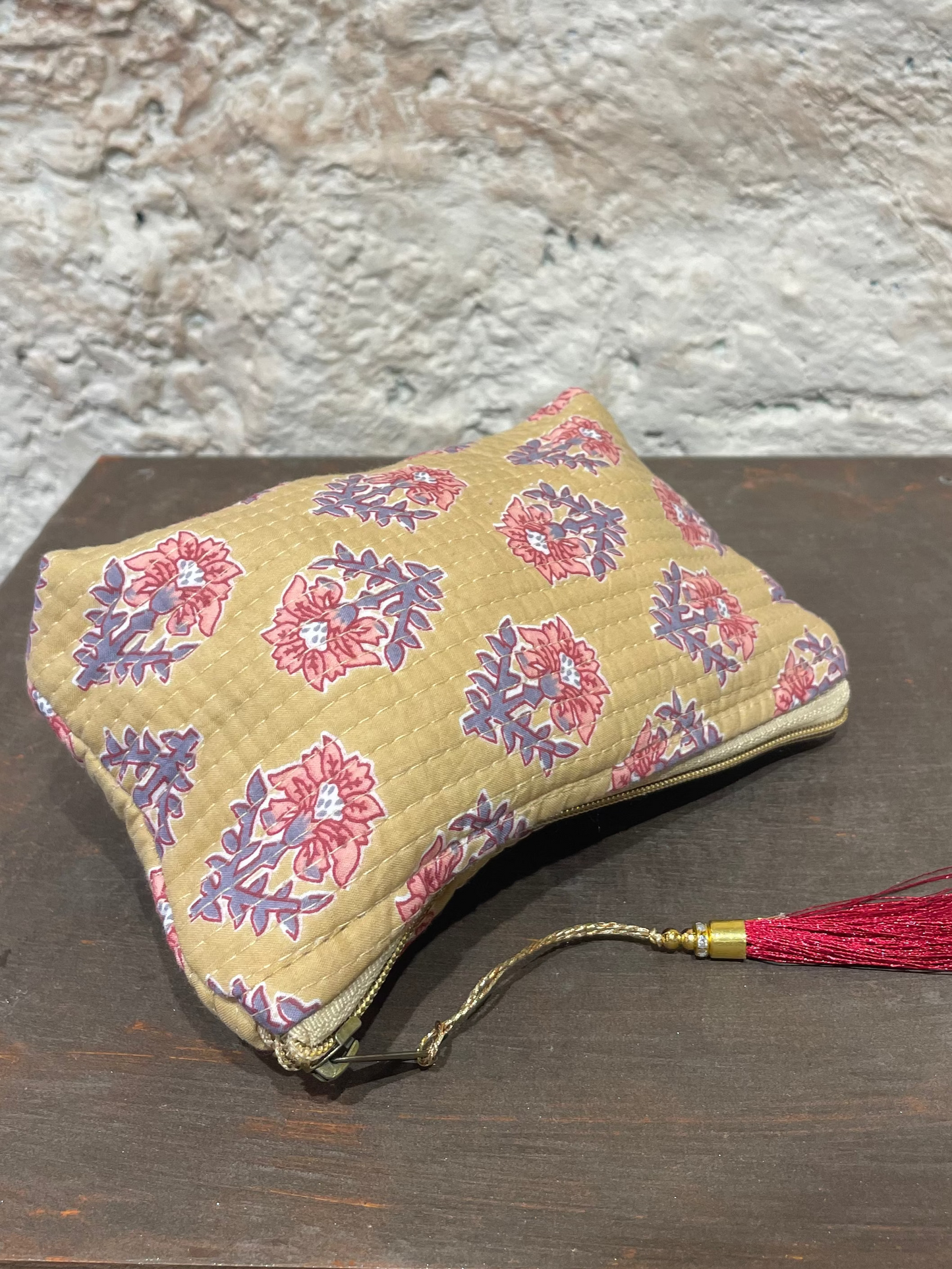 NECESER ESTAMPADO MOSTAZA EMPOLVADO