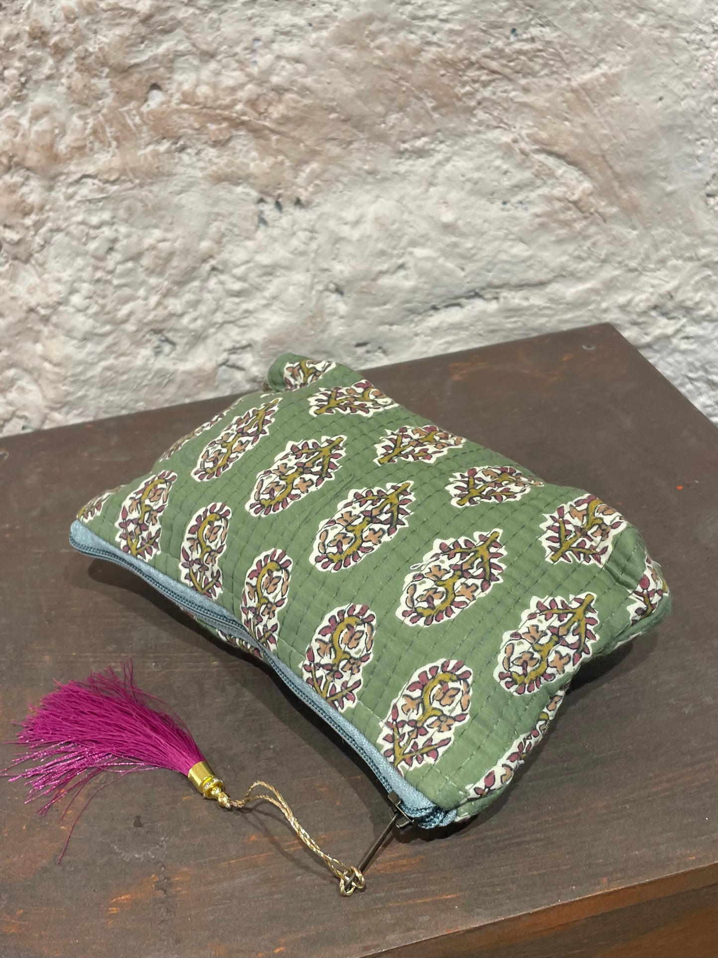 NECESER ESTAMPADO VERDE KAKI