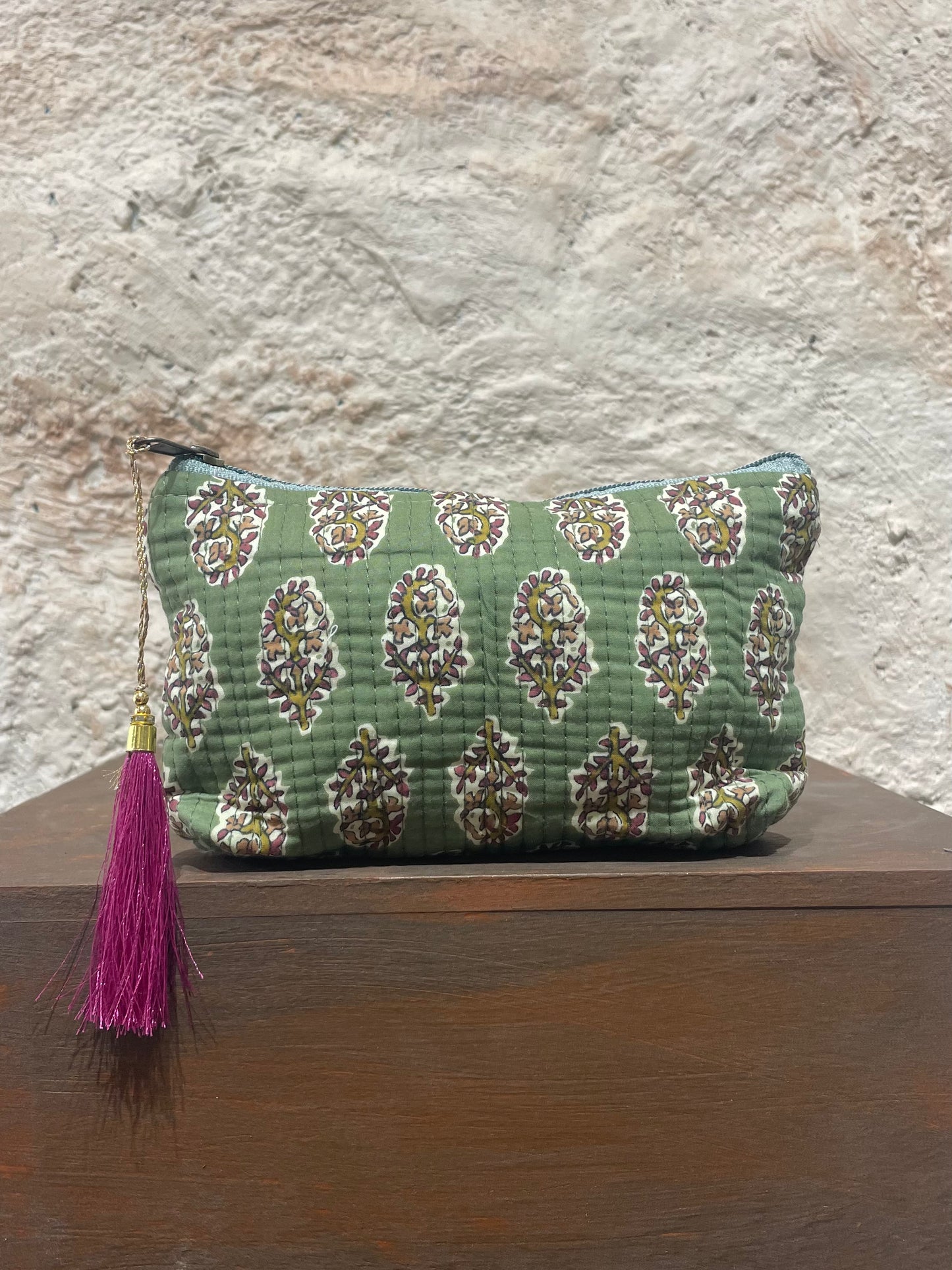 NECESER ESTAMPADO VERDE KAKI