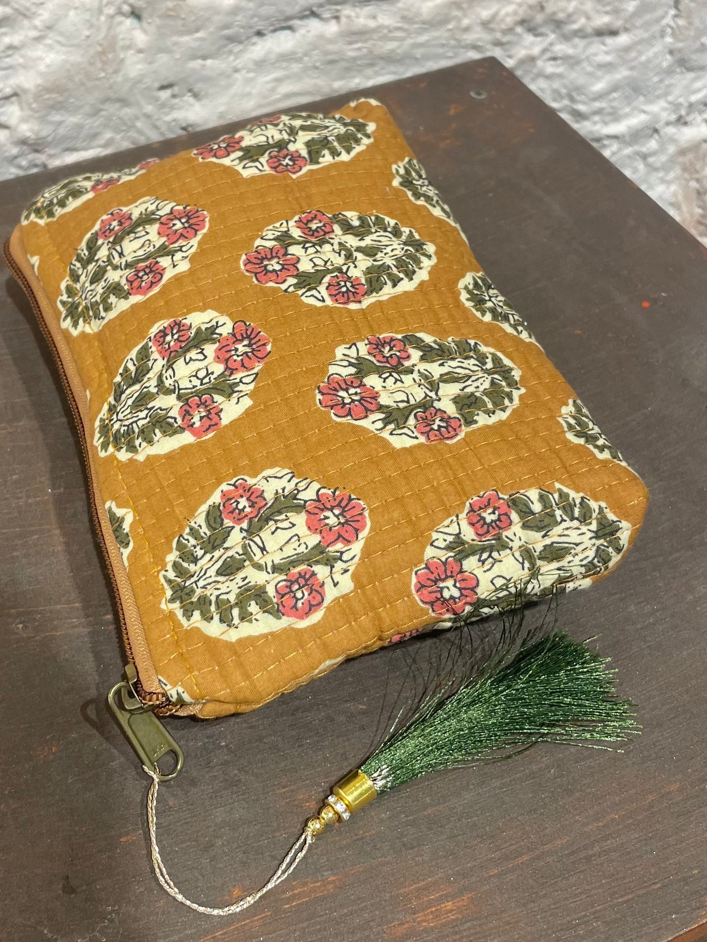 NECESER ESTAMPADO MOSTAZA-VERDE
