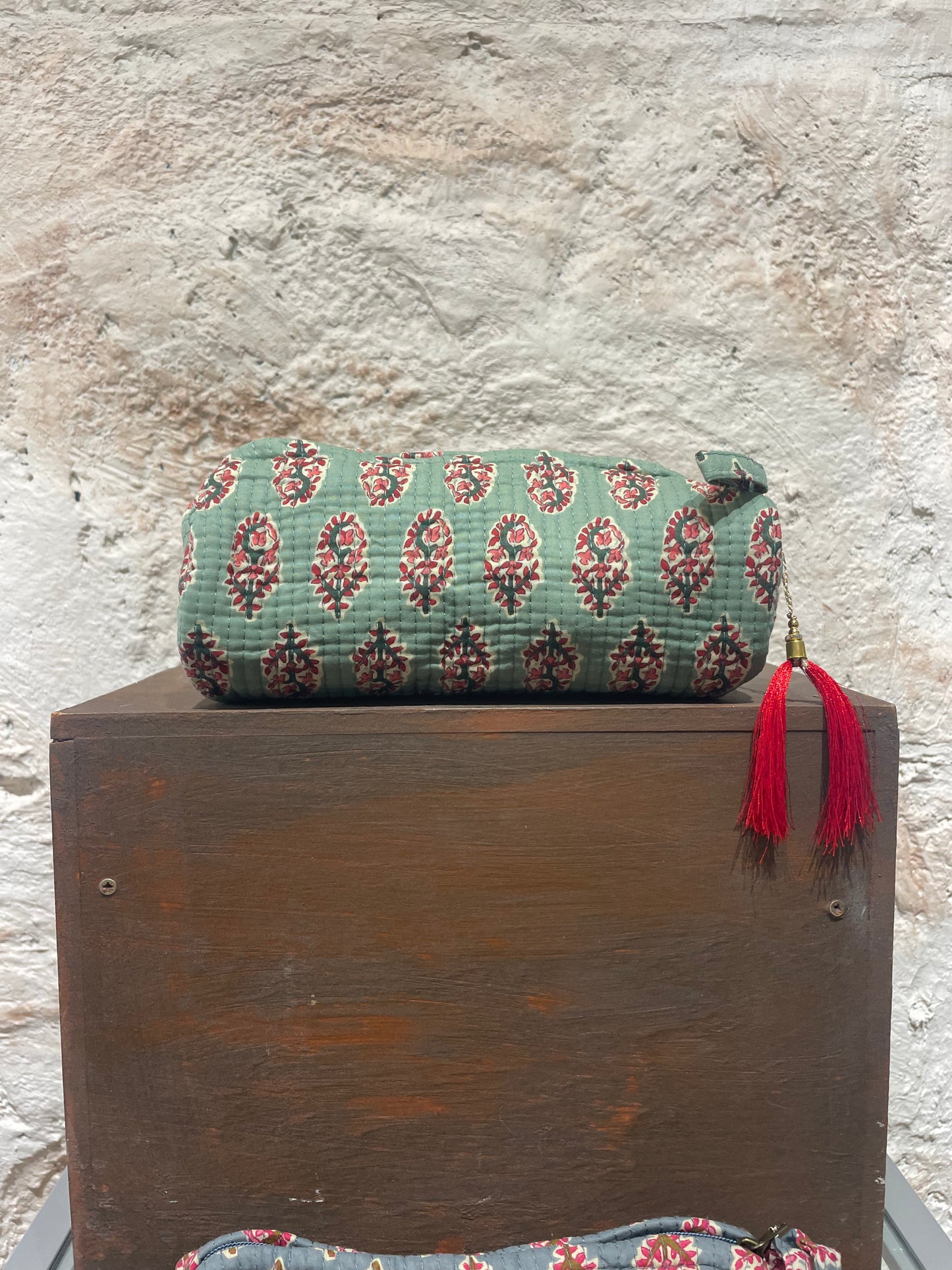 ESTUCHE GRANDE ESTAMPADO VERDE EMPOLVADO
