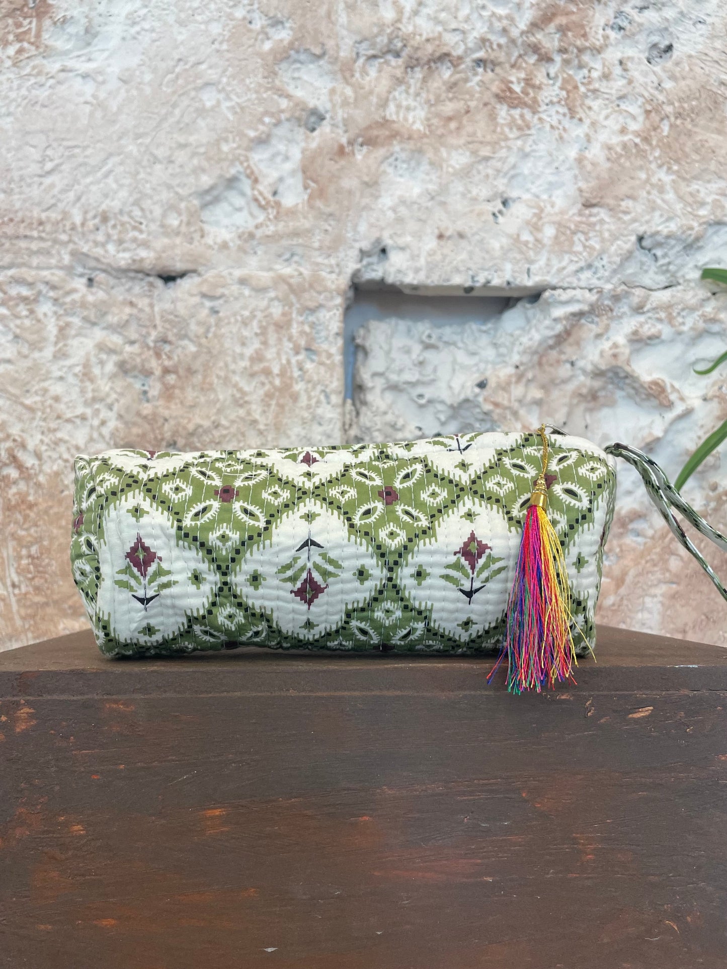 ESTUCHE ESTAMPADO VERDE Y BLANCO