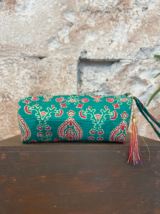 ESTUCHE ESTAMPADO TURQUESA Y ROJO