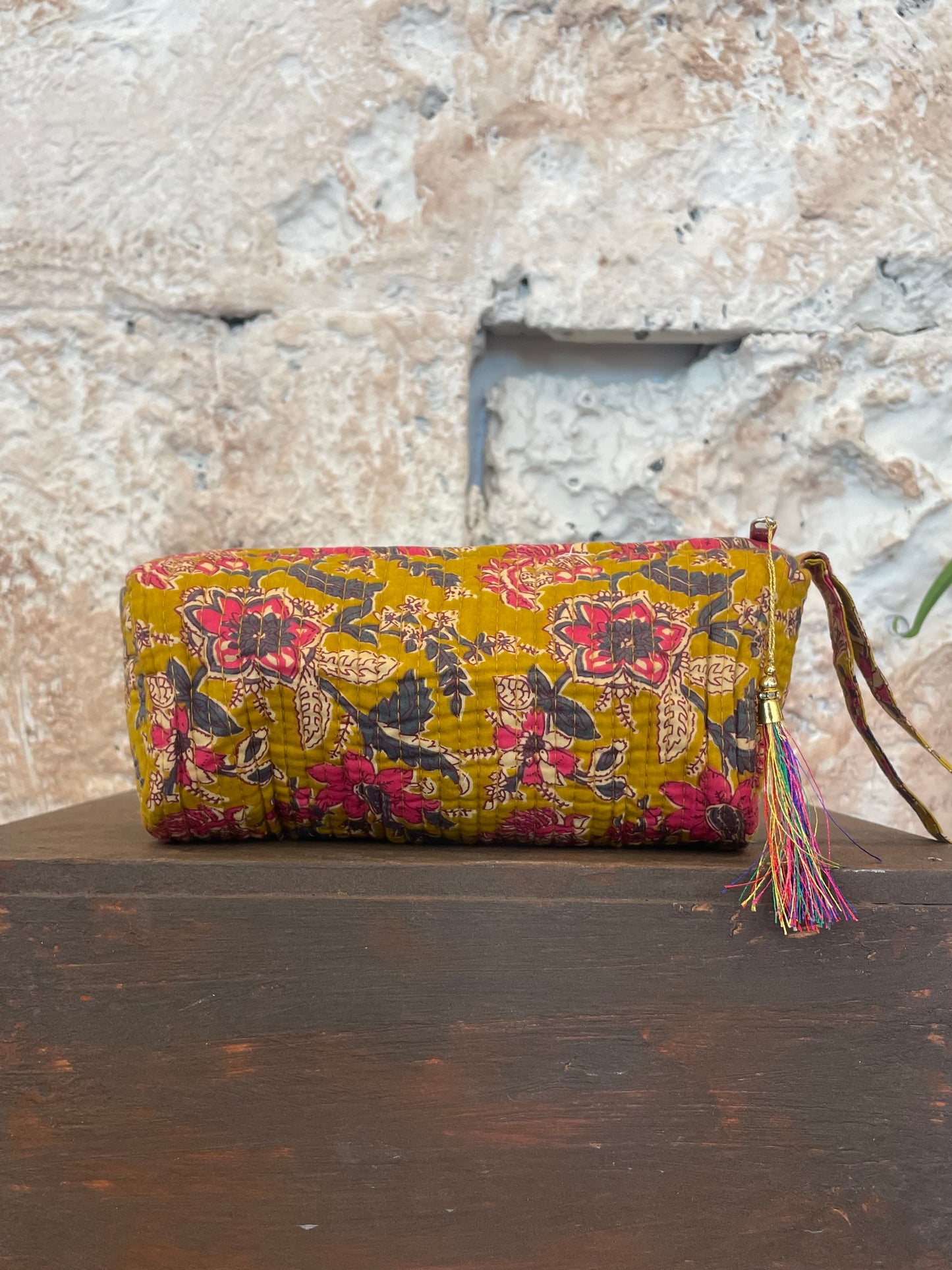 ESTUCHE ESTAMPADO MOSTAZA