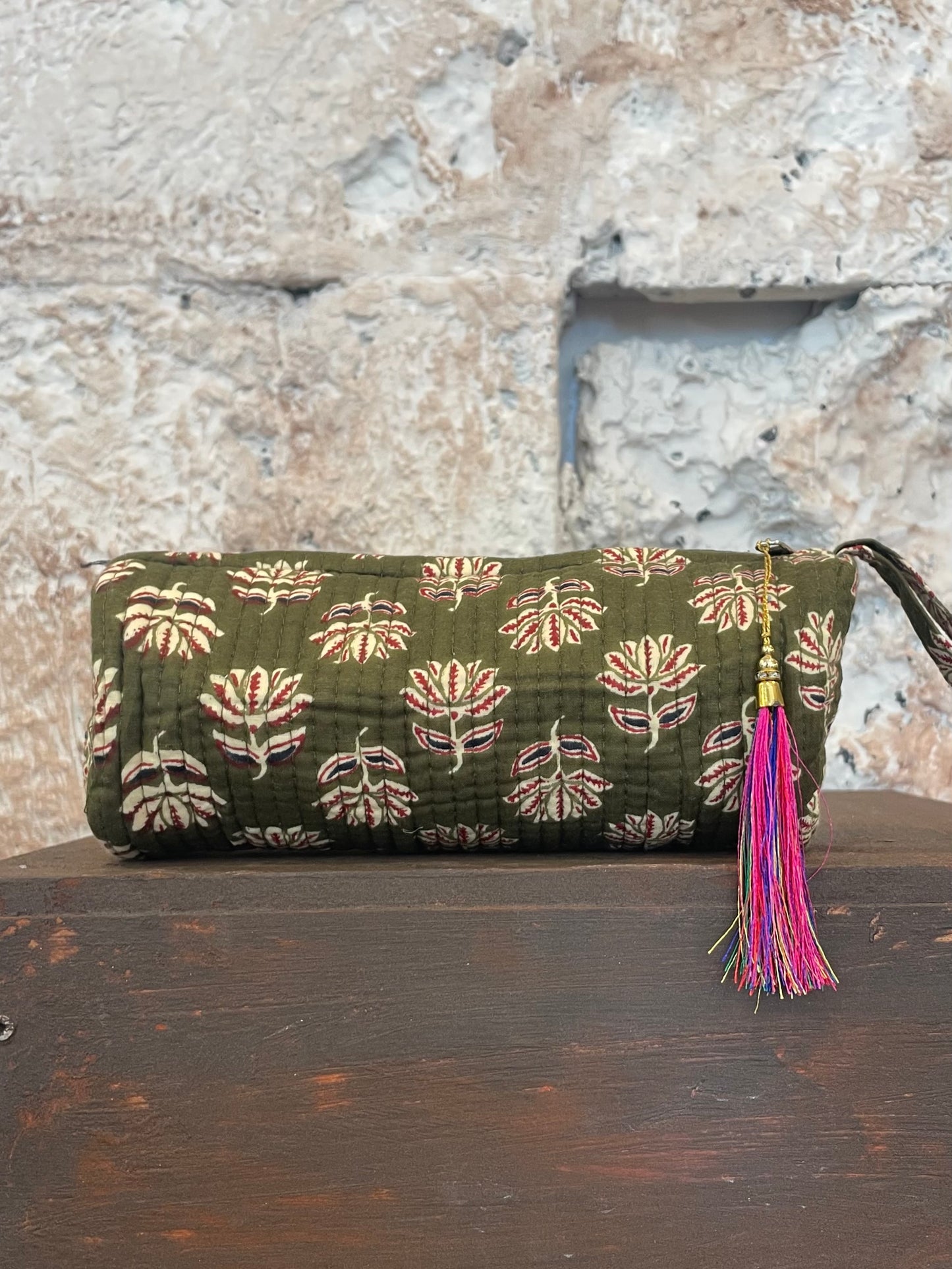 ESTUCHE ESTAMPADO VERDE KAKI